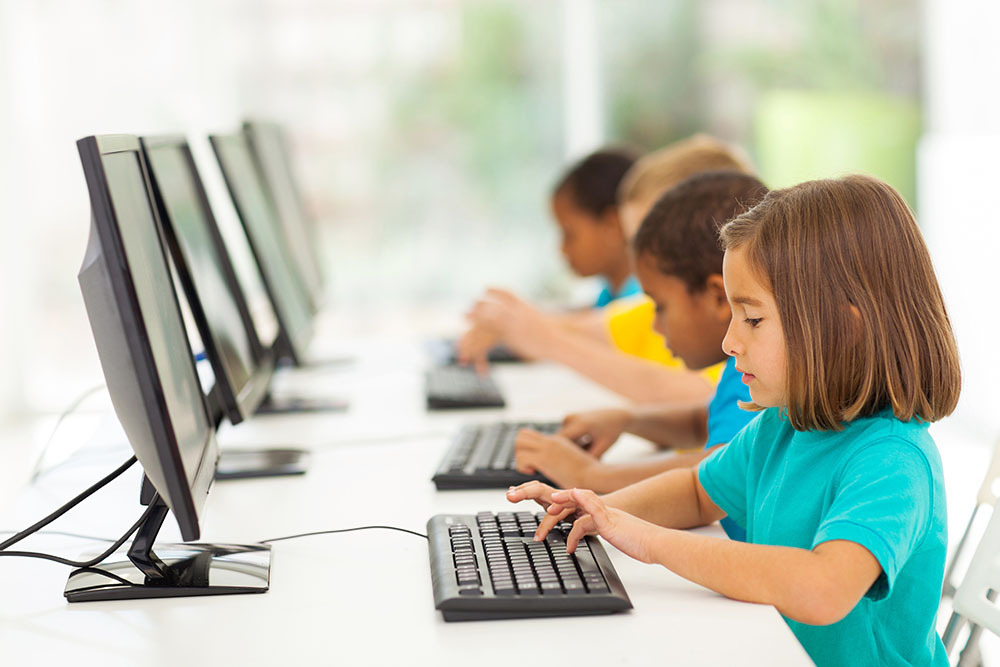 younger kids on computers